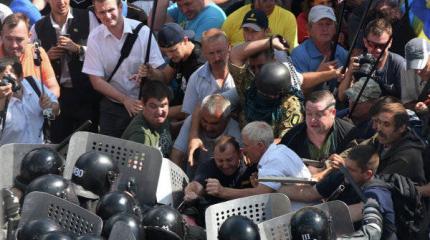 В столкновениях у Верховной Рады ранены 112 военнослужащих Нацгвардии и милиционеров В столкновениях у Верховной Рады ранены 112 военнослужащих Нацгвардии и милиционеров