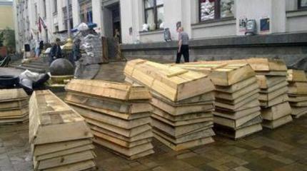 В Житомир доставили 70 тел погибших военнослужащих из-под Красного Луча и Антрацита В Житомир доставили 70 тел погибших военнослужащих из-под Красного Луча и Антрацита