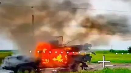 Взрыв дрона-камикадзе оторвал корму канадского броневика ВСУ Взрыв дрона-камикадзе оторвал корму канадского броневика ВСУ