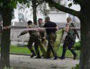 Ополченцы установили контроль над воинской частью в Луганске Ополченцы установили контроль над воинской частью в Луганске