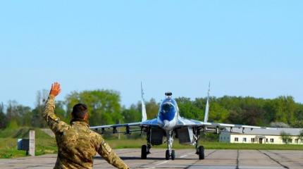 Украина перебрасывает боевую авиацию к границам Крыма Украина перебрасывает боевую авиацию к границам Крыма