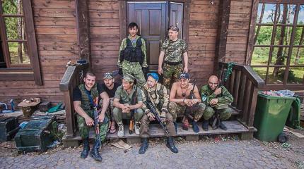 Бойцы интернациональной бригады "Пятнашка" под Марьинкой