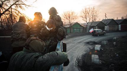 Украинские силовики обстреляли аэропорт Донецка Украинские силовики обстреляли аэропорт Донецка