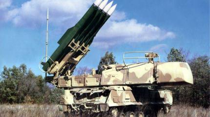 Российские военные впервые в 2015 году провели стрельбы зенитными комплексами «Бук-М2» Российские военные впервые в 2015 году провели стрельбы зенитными комплексами «Бук-М2»