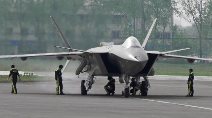 Китайский истребитель пятого поколения "Цзянь-20" поднялся в воздух Китайский истребитель пятого поколения "Цзянь-20" поднялся в воздух