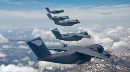 Airbus провел испытания военно-транспортного самолета A400M в роли заправщика