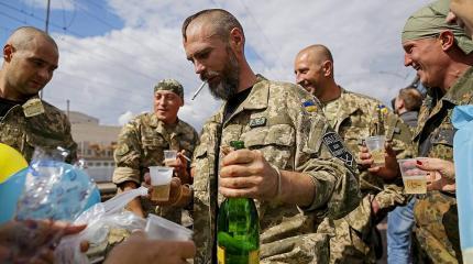 «Синие человечки» на Донбассе: солдаты ВСУ массово спиваются