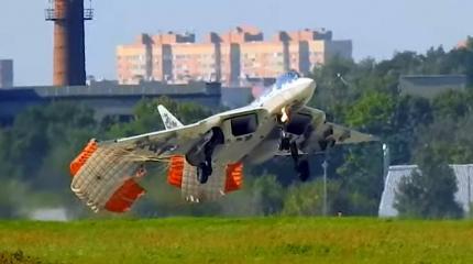 Опасная посадка Су-57 попала на видео