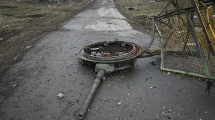 Дроны-камикадзе разобрали подземную "избушку" с танком ВСУ