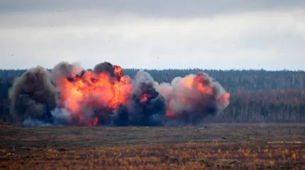 Появилось видео взрыва сразу четырех ФАБ-500 в одном месте Появилось видео взрыва сразу четырех ФАБ-500 в одном месте