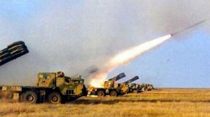 Украинские военные обстреливают Спартак и стягивают к Донецку подкрепления