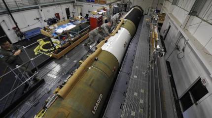 Двое военнослужащих США повредили ракету с ядерным боезарядом Двое военнослужащих США повредили ракету с ядерным боезарядом