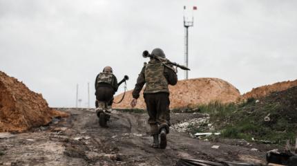 Донбасский военный фотограф наглядно показал, как ВСУ «воюют» с ополченцами