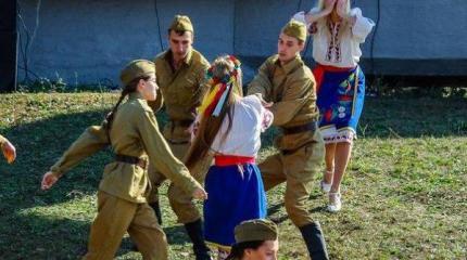 Ветеранов Украины "поздравили" сценкой о жестокости советских солдат Ветеранов Украины "поздравили" сценкой о жестокости советских солдат