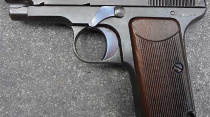 Первый в серии пистолетов «Beretta» -  Beretta M1915