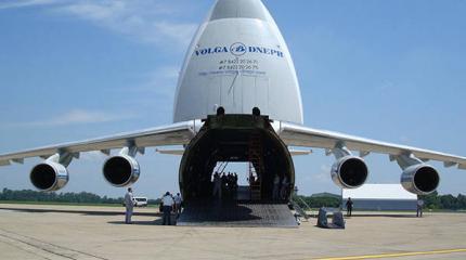 Тяжелый дальний военно-транспортный самолет Ан-124 «Руслан» Тяжелый дальний военно-транспортный самолет Ан-124 «Руслан»