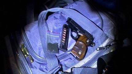 В Киеве поймали израильтян, которые перевозили оружие В Киеве поймали израильтян, которые перевозили оружие