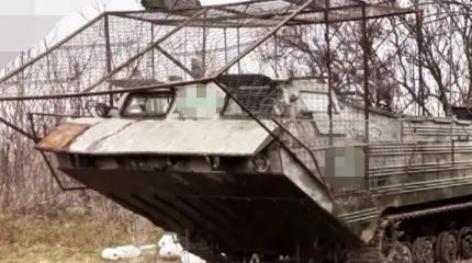 Впервые замечен плавающий транспортер ПТС-2 с "мангалом" и системами РЭБ Впервые замечен плавающий транспортер ПТС-2 с "мангалом" и системами РЭБ