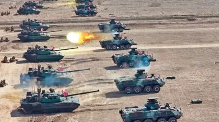 В КНДР наряду с танками "Чонма-20" в войска стали поступать новые БТР