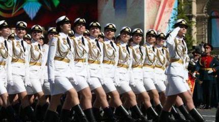 Daily Mirror: Главным оружием на параде 9 Мая стала путинская «армия в мини-юбках» Daily Mirror: Главным оружием на параде 9 Мая стала путинская «армия в мини-юбках»