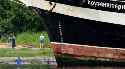 Парусник «Крузенштерн» не получил повреждений при посадке на мель в Архангельске Парусник «Крузенштерн» не получил повреждений при посадке на мель в Архангельске