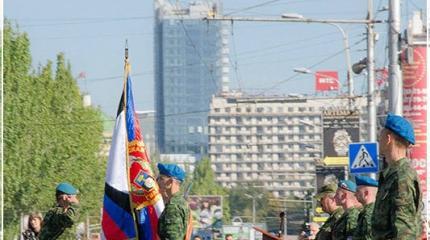 Вручение боевого знамени Республиканской гвардии в Донецке 18.09.2015 Вручение боевого знамени Республиканской гвардии в Донецке 18.09.2015