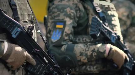 Денег нет, но вы держитесь: офицер ГУР заявил о нищенских зарплатах ВСУ