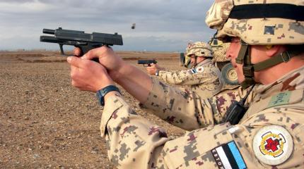Военнослужащие элитной части армии Эстонии оказались на грани алкоголизма Военнослужащие элитной части армии Эстонии оказались на грани алкоголизма