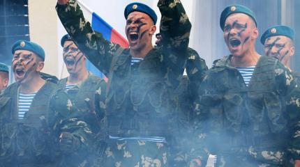 «Напиваются „вдвшники“. А десантники держат марку» «Напиваются „вдвшники“. А десантники держат марку»