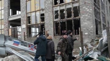 Власти Стаханова устраняют последствия обстрела Ирмино укронацистами