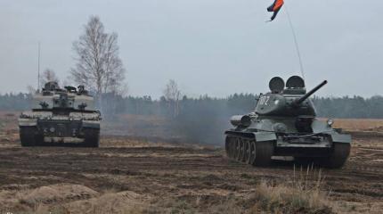 Т-34-85 и "Челленджер-2" в одном строю Т-34-85 и "Челленджер-2" в одном строю