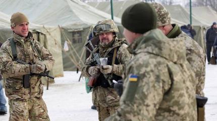 В Макеевке боевики спрятались за спинами детей