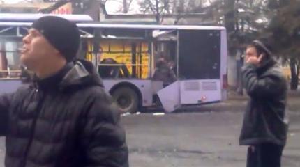 Снаряды ВСУ попали в троллейбус и остановку в Донецке, множество жертв