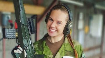 Девушки в армиях разных стран мира