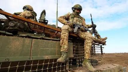 Укро-стройбат срочно возводит «Северный вал» Укро-стройбат срочно возводит «Северный вал»