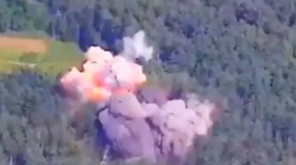 После прилета дронов-камикадзе позиция HIMARS "расцвела" огненными шарами