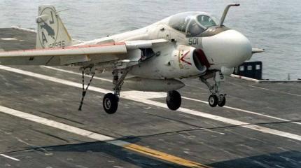 Палубный штурмовик Grumman A-6E Intruder ВМС США