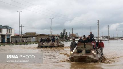 Отменные "пловцы": советские БТР-60ПБ спасают жителей Ирана от наводнения