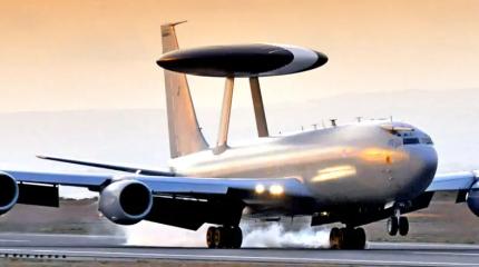 Зеленский влез в историю с атакой на американский самолет-радар