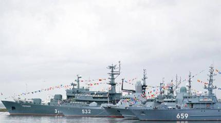 Военно-Морской флот России прижимается к берегу