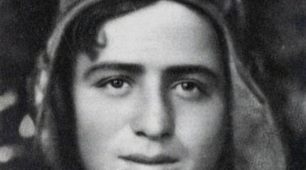 Ты не ранен, ты просто убит. Дай на память сниму с тебя валенки… Ты не ранен, ты просто убит. Дай на память сниму с тебя валенки…