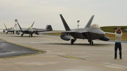 Почему F-22 оставили умирать? Америка возмущена катастрофой на базе Тинделл