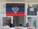 В Артемовске бойцы ДНР установили огневую точку у входа в горисполком В Артемовске бойцы ДНР установили огневую точку у входа в горисполком