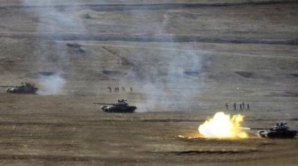 Донецк: в районе Петровки гремит танковый бой Донецк: в районе Петровки гремит танковый бой