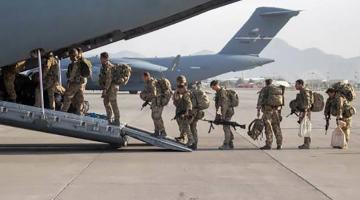 США полностью ушли из Афганистана и сдали аэропорт Кабула
