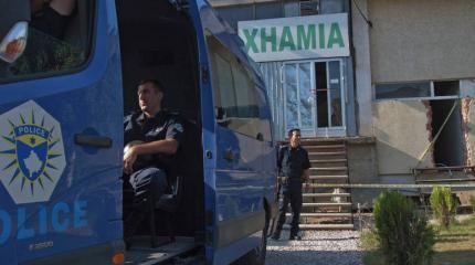 Взрыв в Косово: повреждения получили автомобили и здания Взрыв в Косово: повреждения получили автомобили и здания