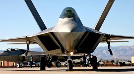 Истребители F-22 начали облезать