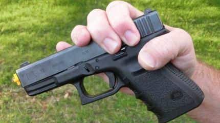 Разборка оружия одной рукой: показуха или жизненная необходимость? Разборка оружия одной рукой: показуха или жизненная необходимость?