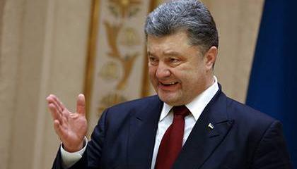 Порошенко: Украина расходует на оборону порядка четырех млрд долларов