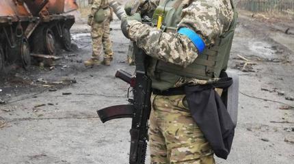 На варварский расстрел военнопленных мы должны ответить не судами